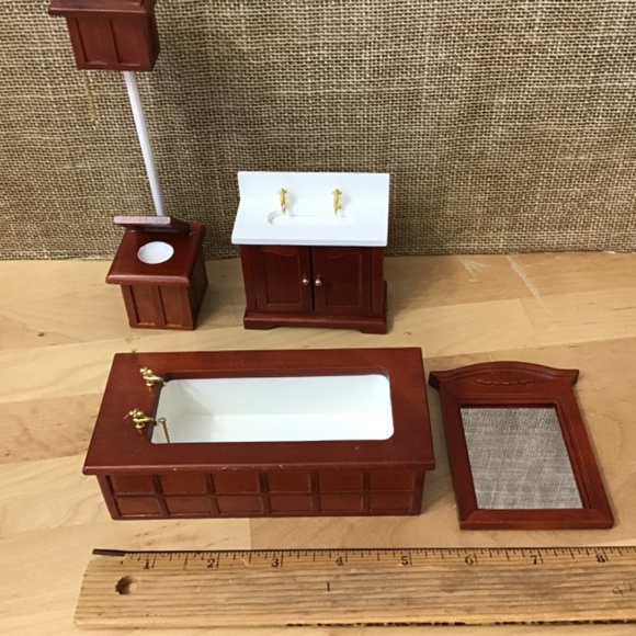 Dollhouse Miniature Bathroom - Picture 8 of 12